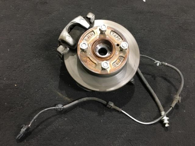 【中古】中古部品 アルト HA36S 左フロントナックルハブ 【3330530100-000005163544340】
