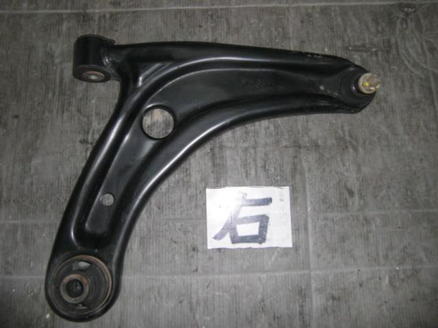 【中古】中古部品 フィット GD1 右フロントロアアーム 【3310050100-001283507651720】