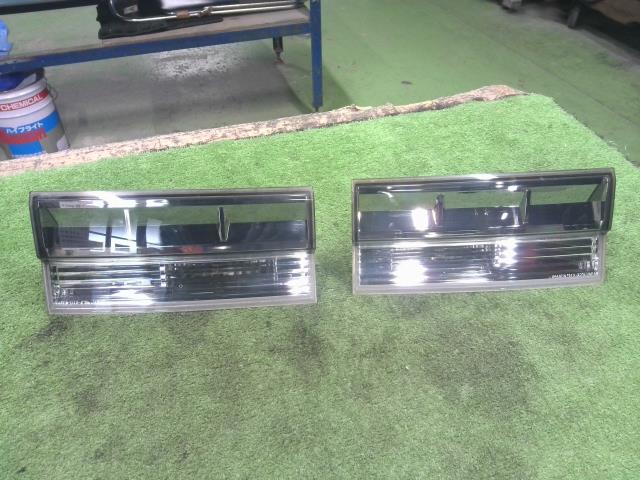 【中古】中古部品 デリカD5 CV5W リアフィニッシャーパネル 【3310200100-000020286715200】