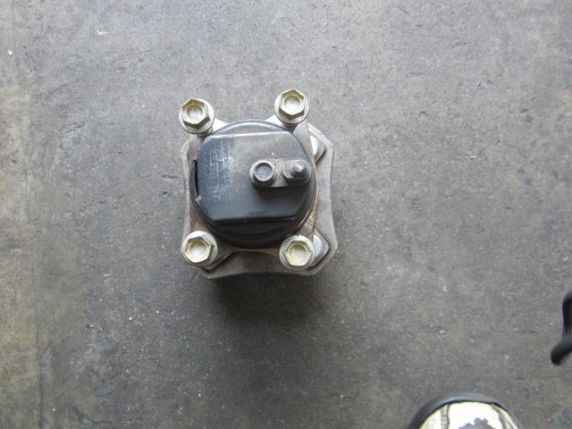 【中古】中古部品 キューブ Z12 リアハブ 【3310050100-001290044544470】
