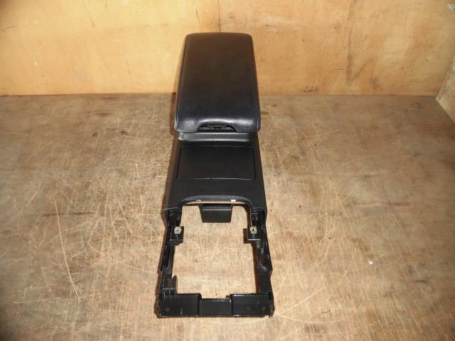 【中古】中古部品 スカイライン CPV35 コンソールボックス 【3310050100-001544620877100】