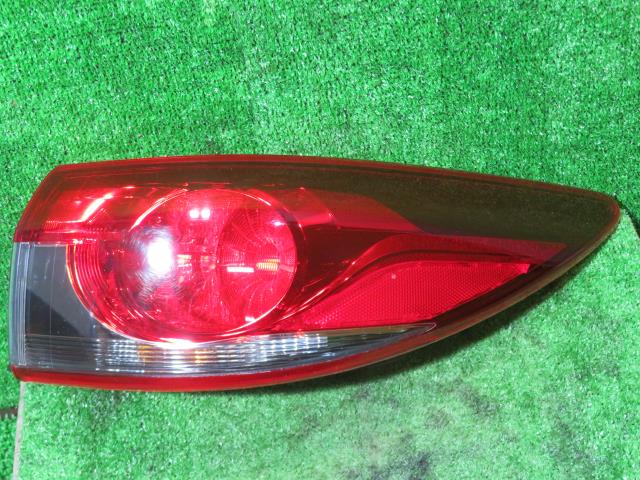 【中古】中古部品 アテンザ GJ2FP 右テールランプ 【3330900100-000023078815500】
