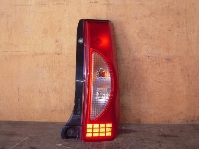 【中古】中古部品 アルト HA24S 右テールランプ 【3310050100-001631981815500】