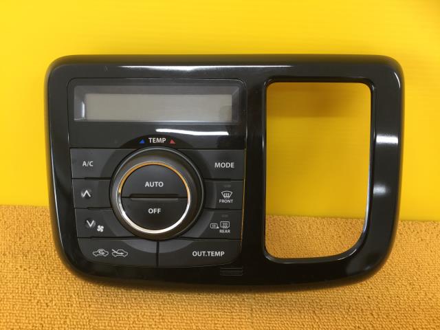 【中古】中古部品 モコ MG33S A/Cスイッチパネル 【3330960100-000052148160900】