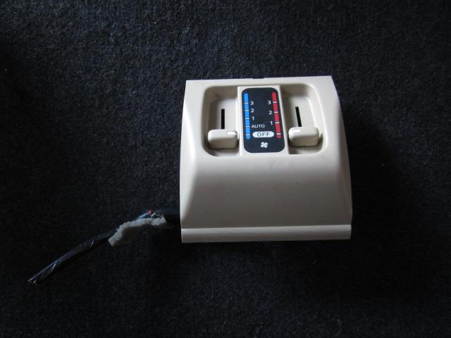 【中古】中古部品 セレナ TC24 A/Cスイッチパネル 【3310050100-001229211160900】