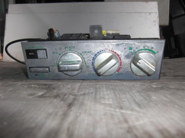【中古】中古部品 セドリック WY30 A/Cスイッチパネル 【3310050100-001271448160900】