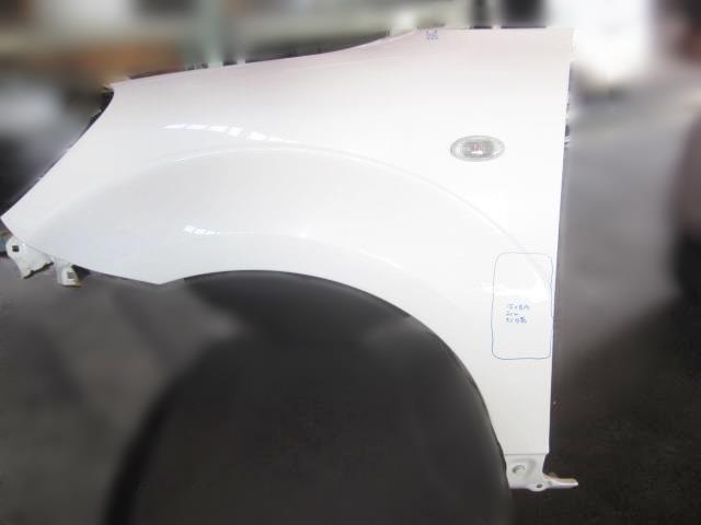 【中古】中古部品 ベリーサ DC5W 左フロントフェンダー 【3310050100-001129220410700】