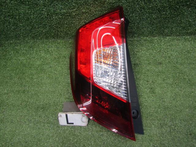 【中古】中古部品 フィット GK3 左テールランプ 【3330200100-230069000015600】