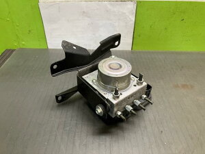 【中古】中古部品 ジムニー JB64W ABSアクチュエーター 【3330530100-000005171542500】