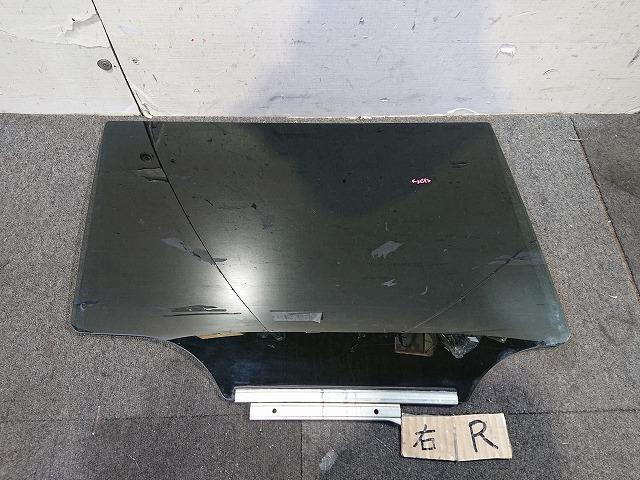 【中古】中古部品 カローラルミオン NZE151N 右リアドアガラス 【3310050100-001652562013330】