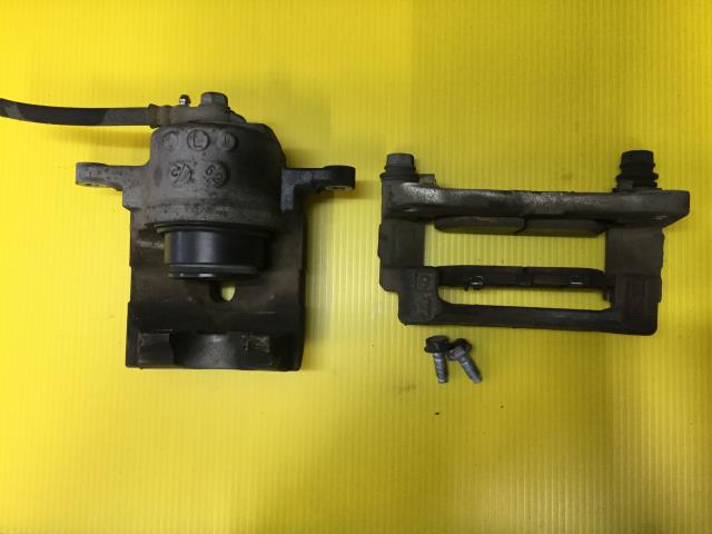 【中古】中古部品 プリウス ZVW51 左フロントキャリパー 【3330960100-000052145444360】