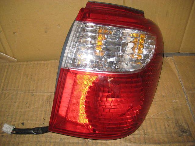 【中古】中古部品 カペラ GWEW 右テールランプ 【3310050100-000623367815500】