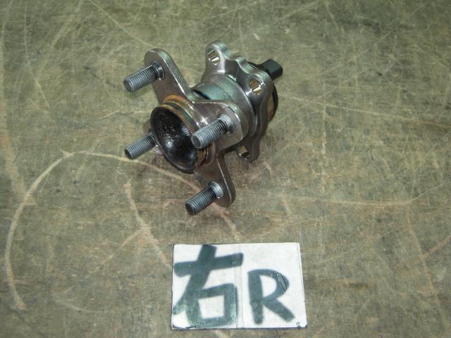 【中古】中古部品 ムーヴコンテ L575S リアハブ 【3310050100-001639021044470】