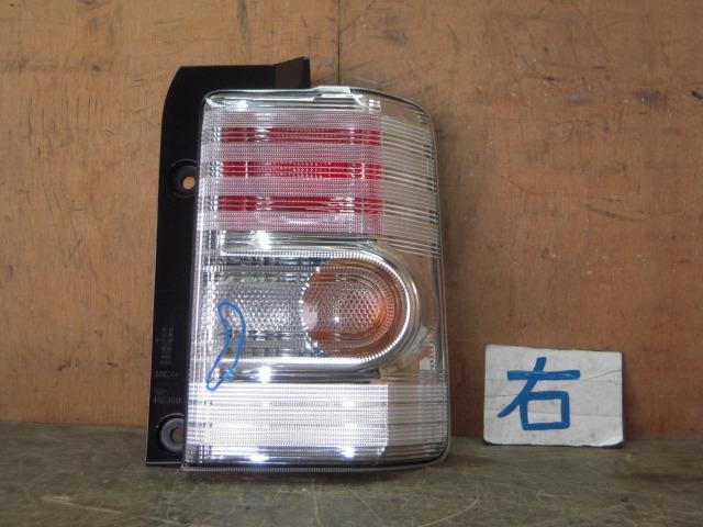 【中古】中古部品 ムーヴコンテ L575S 右テールランプ 【3310050100-001639020315500】
