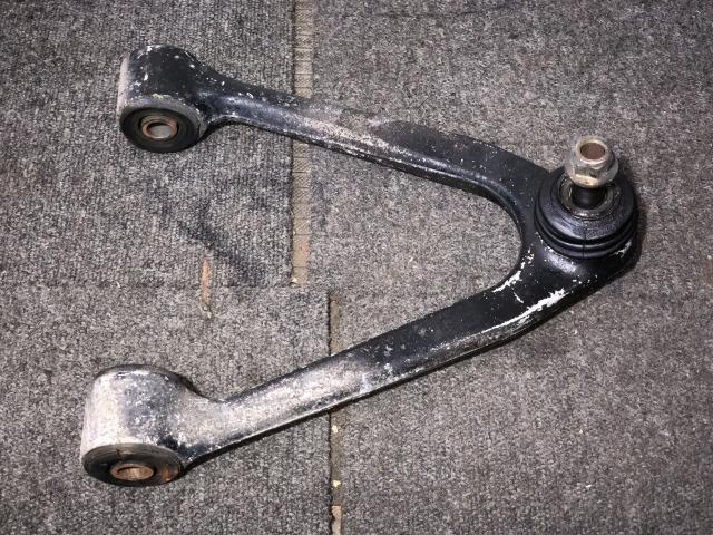 【中古】中古部品 ソアラ MZ21 右リアアッパアーム 【3310050100-001608908851830】