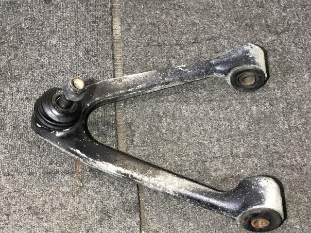 【中古】中古部品 ソアラ MZ21 左リアアッパアーム 【3310050100-001608908751850】