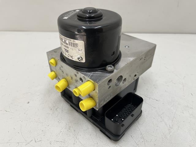 【中古】中古部品 BMW Z3 CN22 ABSアクチュエーター 【3310070100-000090750242500】