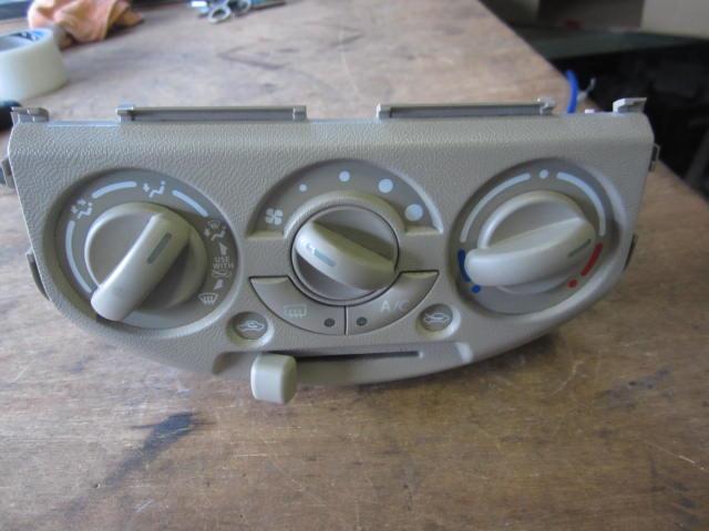 【中古】中古部品 アルト HA35S A/Cスイッチパネル 【3310050100-001091223760900】