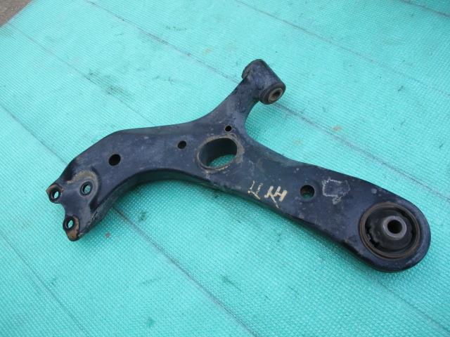 【中古】中古部品 ヴェルファイア ANH20W 左フロントロアアーム 【3310190100-000233021051740】
