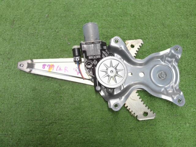 【中古】中古部品 キャスト LA250S 左リアドアレギュレータ・モーター 【3310200100-000020387713420】
