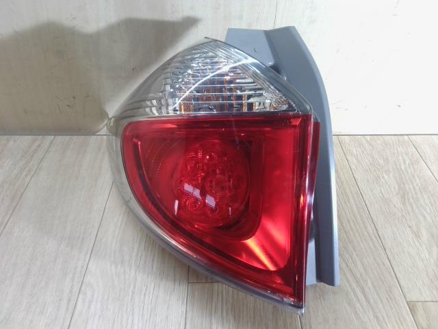 【中古】中古部品 ラクティス NCP120 左テールランプ 【3310390100-231102001915600】