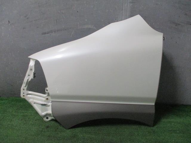 【中古】中古部品 グランドハイエース KCH10W 左フロントフェンダー 【3330560100-231106000210700】