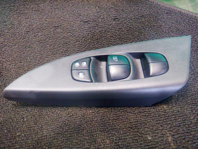 【中古】中古部品 シルフィ TB17 パワーウインドウスイッチ 【3340140100-000023606061900】