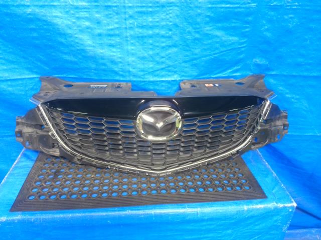 【中古】中古部品 CX−5 KEEFW ラジエータグリル 【3310200100-000020296610400】