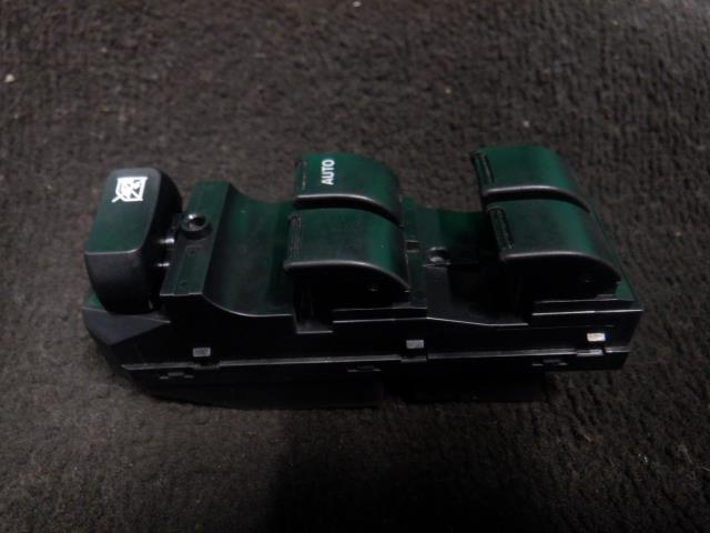 【中古】中古部品 AZワゴン MJ23S パワーウインドウスイッチ 【3340140100-000023608761900】