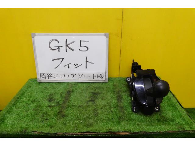 メーカー ホンダ 車名 フィット 型式類別 17568-0005 グレード 1500 RS 認定型式 DBA-GK5 車両タイプ 5ドアハッチバック 年式 H25/9 シフト 駆動 通称型式 エンジン型式 L15B-DE ミッション型式 アクスル型式 車体色 オレンジ 車体色No YR585 トリム色No 走行距離(Km) 74,000 メーカー純正品番 部品メーカー品番 保証 0ヶ月/0km 付加情報 AT用; 二重登録 商品情報 ※純正番号およびモデル番号は参考としてください。※リビルト部品を購入される際のお願い【再生部品】と表示されているものをリビルト部品と呼んでいます。リビルト部品の場合には、交換時に取り外した部品をご返却していただく場合があります。詳しくはこちら※大物商品(ドア・ボンネット・バンパー等)は個人宅への配送ができない場合がございます。その場合、最寄りの配送業者支店止め等の対応となりますので、あらかじめご了承ください。 ページ上部へ【中古】中古部品 フィット GK5 シフトレバー 【3331010600-001566013937850】