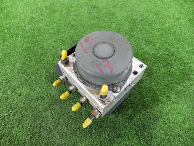 【中古】中古部品 ヴィッツ NCP91 ABSアクチュエーター 【3260250000-000023191342500】