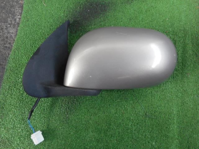 メーカー 日産 車名 マーチ 型式類別 15094-0005 グレード プラスコンラン 認定型式 DBA-AK12 車両タイプ 5ドアハッチバック 年式 H18/7 シフト 4FT 駆動 通称型式 FDKARCAK12EDA エンジン型式 CR12DE ミッション型式 RE4F03B アクスル型式 車体色 シェリーシルバーチタンメタリック 車体色No C41 トリム色No 走行距離(Km) 146,000 メーカー純正品番 96302-CT11A 部品メーカー品番 保証 0ヶ月/0km 付加情報 電動テストOK・カプラ3P 商品情報 (1)[6,擦り傷,C2cm×3cm] ※純正番号およびモデル番号は参考としてください。※リビルト部品を購入される際のお願い【再生部品】と表示されているものをリビルト部品と呼んでいます。リビルト部品の場合には、交換時に取り外した部品をご返却していただく場合があります。詳しくはこちら※大物商品(ドア・ボンネット・バンパー等)は個人宅への配送ができない場合がございます。その場合、最寄りの配送業者支店止め等の対応となりますので、あらかじめご了承ください。 ページ上部へ【中古】中古部品 マーチ AK12 左サイドミラー 【3330190100-000002128113600】