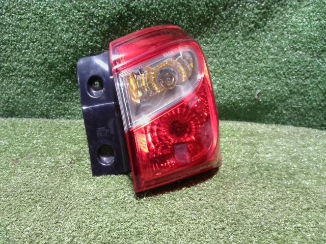【中古】中古部品 SX4 YA22S 右テールランプ 【3260300000-231120000315500】