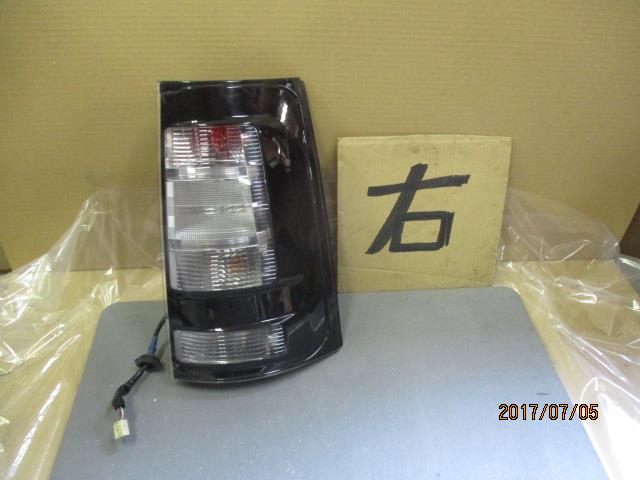 【中古】中古部品 シエンタ NCP81G 右テールランプ 【3331010600-001364327515500】