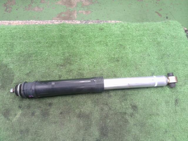 【中古】中古部品 プリウス ZVW30 左リアショックアブソーバー 【3310200100-000020405050800】