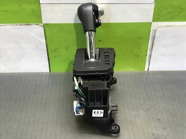 【中古】中古部品 ソリオ MA36S シフトレバー 【3330530100-000005183537850】