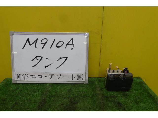 メーカー トヨタ 車名 タンク 型式類別 18441-0506 グレード 1000 タンク カスタム 認定型式 DBA-M910A 車両タイプ 年式 H30/5 シフト 駆動 通称型式 エンジン型式 1KR-FE ミッション型式 アクスル型式 車体色 赤 車体色No XE2 トリム色No 走行距離(Km) メーカー純正品番 44050-B1490 部品メーカー品番 保証 1ヶ月/1000km 付加情報 ADVICS;テストOK；現品NO(116040-40910)二重登録 商品情報 ※純正番号およびモデル番号は参考としてください。※リビルト部品を購入される際のお願い【再生部品】と表示されているものをリビルト部品と呼んでいます。リビルト部品の場合には、交換時に取り外した部品をご返却していただく場合があります。詳しくはこちら※大物商品(ドア・ボンネット・バンパー等)は個人宅への配送ができない場合がございます。その場合、最寄りの配送業者支店止め等の対応となりますので、あらかじめご了承ください。 ページ上部へ【中古】中古部品 タンク M910A ABSアクチュエーター 【3331010600-001579101542500】