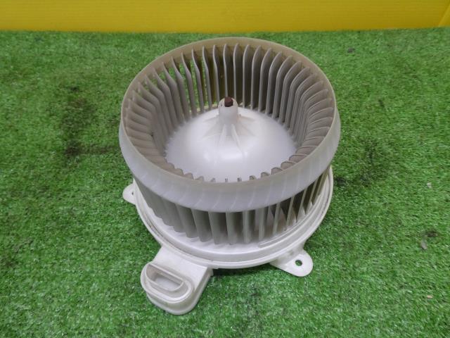 【中古】中古部品 プリウス ZVW30 ヒーターブロアモーター 【3331010600-001657261...