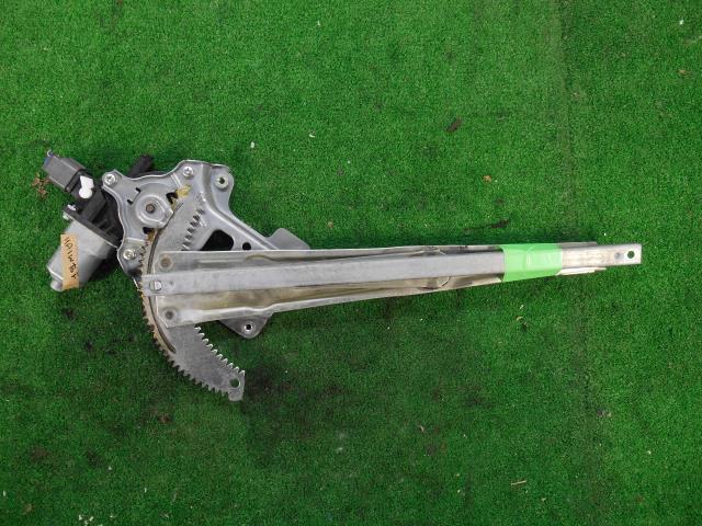 【中古】中古部品 アイ HA1W 右フロントドアレギュレータ・モーター 【3310080100-231019000113120】