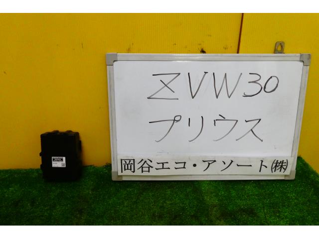 メーカー トヨタ 車名 プリウス 型式類別 16294-0002 グレード 1800 S 認定型式 DAA-ZVW30 車両タイプ 5ドアハッチバック 年式 H21/8 シフト 駆動 通称型式 エンジン型式 2ZR-FXE ミッション型式 アクスル型式 車体色 銀 車体色No 1F7 トリム色No FB60 走行距離(Km) 242&#44;000 メーカー純正品番 89535-75030 部品メーカー品番 保証 1ヶ月/1000km 付加情報 ★製造メーカー名;デンソー;現品NO(079100-2542/89535-75010);二重登録 商品情報 ※純正番号およびモデル番号は参考としてください。※リビルト部品を購入される際のお願い【再生部品】と表示されているものをリビルト部品と呼んでいます。リビルト部品の場合には、交換時に取り外した部品をご返却していただく場合があります。詳しくはこちら※大物商品(ドア・ボンネット・バンパー等)は個人宅への配送ができない場合がございます。その場合、最寄りの配送業者支店止め等の対応となりますので、あらかじめご了承ください。 ページ上部へ【中古】中古部品 プリウス ZVW30 ミッションコンピューター 【3331010600-001549110063200】