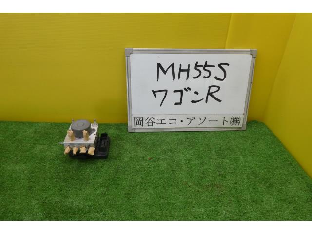 メーカー スズキ 車名 ワゴンR 型式類別 18451-0601 グレード 660 ハイブリッド 認定型式 DAA-MH55S 車両タイプ 年式 H29/7 シフト 駆動 通称型式 エンジン型式 R06A-DE ミッション型式 アクスル型式 車体色 黒 車体色No ZSF トリム色No 走行距離(Km) 46,000 メーカー純正品番 56130-63RL2 部品メーカー品番 保証 1ヶ月/1000km 付加情報 ★走行Km【46,140】;メーカー(BOSCH) 二重登録 商品情報 ※純正番号およびモデル番号は参考としてください。※リビルト部品を購入される際のお願い【再生部品】と表示されているものをリビルト部品と呼んでいます。リビルト部品の場合には、交換時に取り外した部品をご返却していただく場合があります。詳しくはこちら※大物商品(ドア・ボンネット・バンパー等)は個人宅への配送ができない場合がございます。その場合、最寄りの配送業者支店止め等の対応となりますので、あらかじめご了承ください。 ページ上部へ【中古】中古部品 ワゴンR MH55S ABSアクチュエーター 【3331010600-001615921942500】