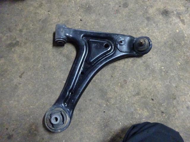 【中古】中古部品 ハイゼット S320V 右フロントロアアーム 【3310410000-000223046851720】