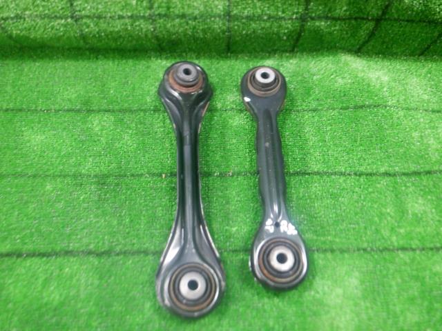 【中古】中古部品 BMW 3シリーズ VA20 右リアアッパアーム 【3330420100-231221000151830】