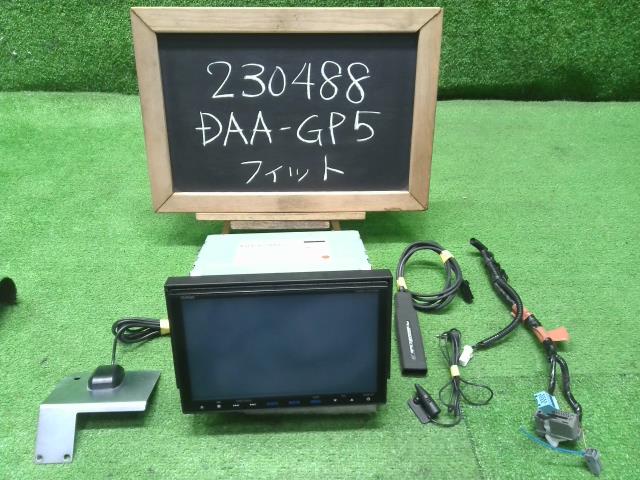 【中古】中古部品 フィット GP5 カーナビゲーション 【3330990200-000023048861310】