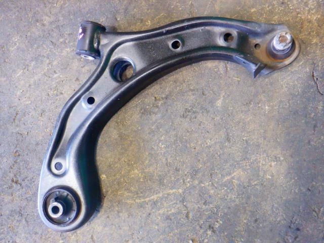 【中古】中古部品 N−WGN JH1 右フロントロアアーム 【3340140100-000023640051720】