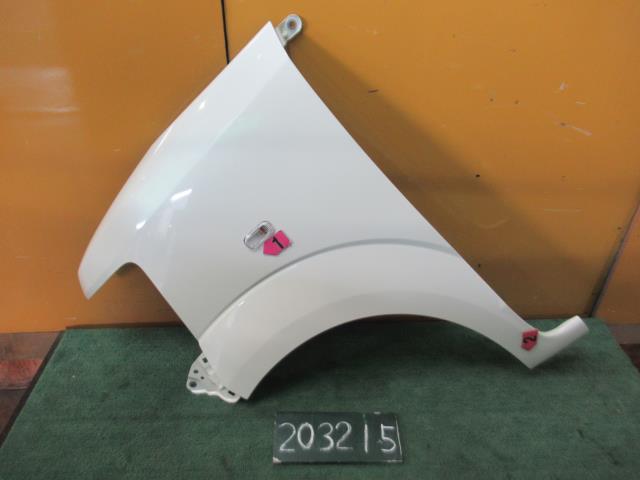 メーカー ホンダ 車名 N−BOX 型式類別 17075-0001 グレード G 認定型式 DBA-JF1 車両タイプ 5ドアハッチバック 年式 H24/4 シフト CVT 駆動 通称型式 JF1 エンジン型式 S07A ミッション型式 アクスル型式 車体色 白パール プレミアムホワイトパール 車体色No NH624P トリム色No L 走行距離(Km) 182,429 メーカー純正品番 60261-TYO-901ZZ 部品メーカー品番 保証 0ヶ月/0km 付加情報 (1)塗装浮き3mmX1cm (2)リペア跡10cmX15cm ※表面小傷.薄線傷多少,白パール【NH624P】★マーカー付 商品情報 ※純正番号およびモデル番号は参考としてください。※リビルト部品を購入される際のお願い【再生部品】と表示されているものをリビルト部品と呼んでいます。リビルト部品の場合には、交換時に取り外した部品をご返却していただく場合があります。詳しくはこちら※大物商品(ドア・ボンネット・バンパー等)は個人宅への配送ができない場合がございます。その場合、最寄りの配送業者支店止め等の対応となりますので、あらかじめご了承ください。 ページ上部へ【中古】中古部品 N−BOX JF1 左フロントフェンダー 【3310120100-240110000610700】