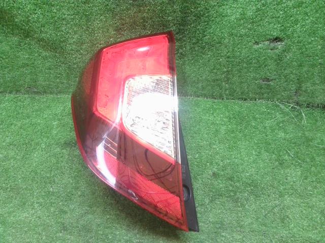 【中古】中古部品 フィット GK3 左テールランプ 【3260240000-240110000315600】