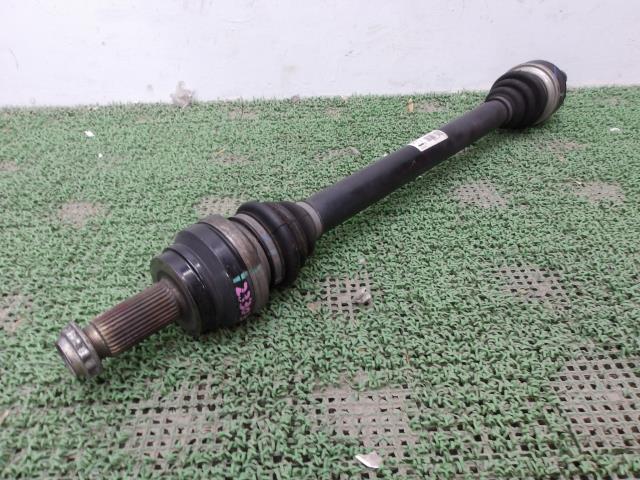 【中古】中古部品 BMW X5 FE30 右リアドライブシャフト 【3310250100-000233034242300】