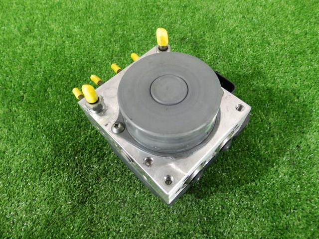 【中古】中古部品 ソリオ MA15S ABSアクチュエーター 【3260250000-000023229542500】