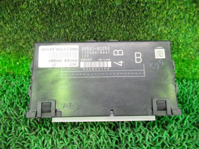 メーカー ダイハツ 車名 タント 型式類別 グレード L 認定型式 DBA-L375S 車両タイプ 5ドアハッチバック 年式 H24/12 シフト CVT 駆動 通称型式 L375SGBDF エンジン型式 KF-VE ミッション型式 アクスル型式 車体色 ライトローズマイカ(M) 車体色No T22 トリム色No FV40 走行距離(Km) 97,242 メーカー純正品番 89560-BA880 部品メーカー品番 89561-B2050 保証 1ヶ月/1000km 付加情報 89561-B2050 テストOK 商品情報 ※純正番号およびモデル番号は参考としてください。※リビルト部品を購入される際のお願い【再生部品】と表示されているものをリビルト部品と呼んでいます。リビルト部品の場合には、交換時に取り外した部品をご返却していただく場合があります。詳しくはこちら※大物商品(ドア・ボンネット・バンパー等)は個人宅への配送ができない場合がございます。その場合、最寄りの配送業者支店止め等の対応となりますので、あらかじめご了承ください。 ページ上部へ【中古】中古部品 タント L375S エンジンコンピューター 【3330210100-000036010363100】